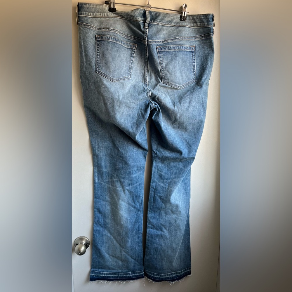 NWOT Torrid Blue Vintage Stretch Jeans - Picture 2 of 3